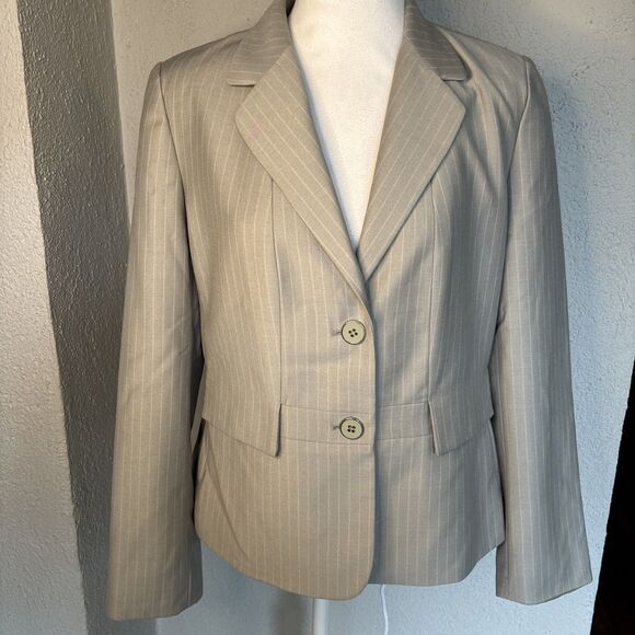 Calvin Klein Women’s Light Gray Pinstriped Suit Jacket Blazer /Pockets Size 10P - Picture 2 of 9